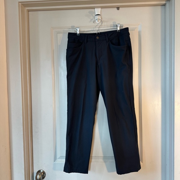 Lululemon ABC- Classic Fit Warpstreme SHORT INSEAM Pants, Size 30W - Picture 10 of 11